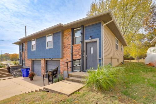 Fotografie z fotogalerie ubytování 1 Mi to Truman Library Apt with Large Yard! v destinaci Sugar Creek