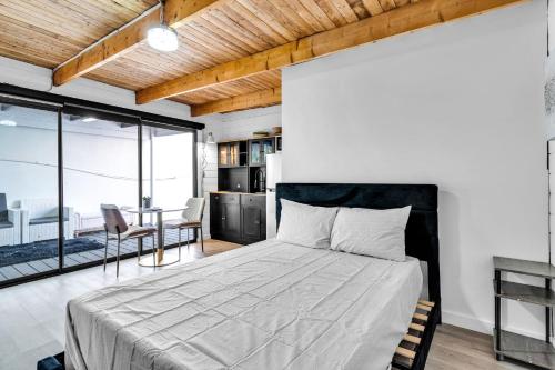 Postel nebo postele na pokoji v ubytování Brand new private 3 bedroom 2 bath apartment with kitchen,keyLargo Tavernier