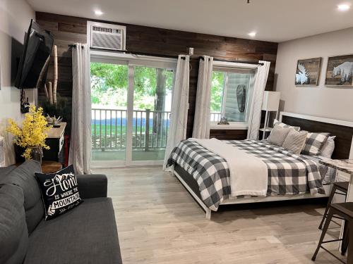 a bedroom with a bed and a living room at A113 Loon Mountain Studio Apartment with Pool and Hot Tub in Lincoln