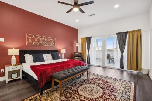 Voodi või voodid majutusasutuse The Spinel 3BD In the Heart of Dallas toas