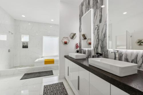 Vannituba majutusasutuses The Spinel 3BD In the Heart of Dallas