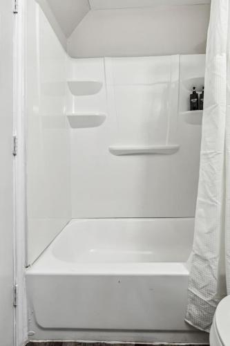 a white bathroom with a white shower curtain at Delightful 1BD AT and T Walkable in Arlington
