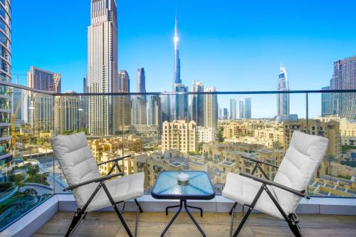 Imperial Avenue 2BR, Burj Khalifa View, Infinity Pool, Downtown