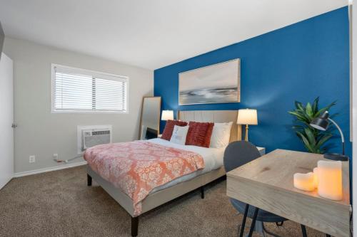 En eller flere senge i et værelse på Pleasant 1BD AT and T Walkable