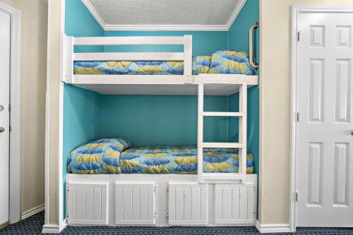 Ένα ή περισσότερα κρεβάτια σε δωμάτιο στο CDM 335 Casa Del Mar Oceanview Condo for 6 Heated Pool