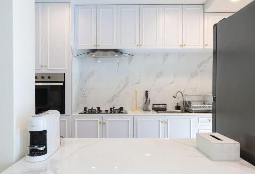 Köök või kööginurk majutusasutuses 3br jacuzzi pool Netflix WiFi 8 people 10min Patong