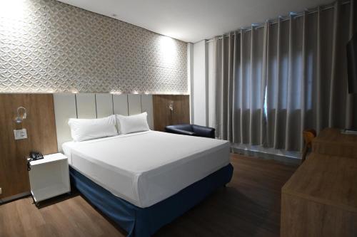 Postel nebo postele na pokoji v ubytování Nacional Palace Hotel