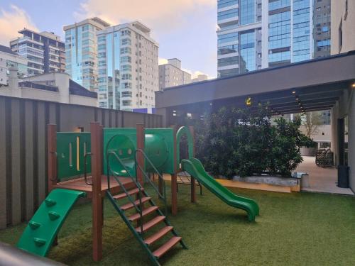 Foto dalla galleria di Apto em Itapema com acesso a piscinas,sendo uma aquecida e academia a Itapema