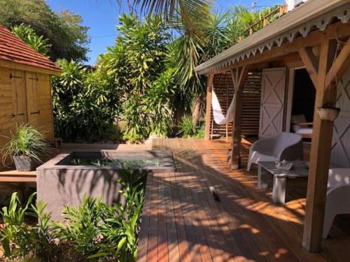 Zahrada ubytování Ti Kaz à Suzy près de la plage - Makiese Resort