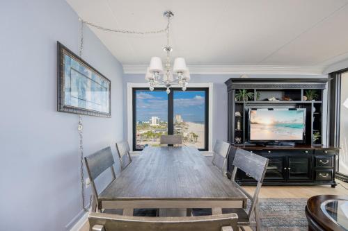 Μια τηλεόραση ή/και κέντρο ψυχαγωγίας στο Island Winds East 501 condo