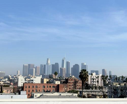 Linna Los Angeles üldine vaade või majutusasutusest Glamorous KTown Boutique Residences with Rooftop view pildistatud vaade