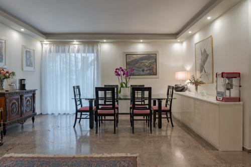Spacious & central 2BR apt in Agia Paraskevi