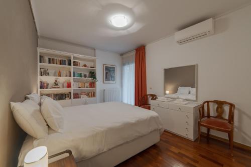 Spacious & central 2BR apt in Agia Paraskevi