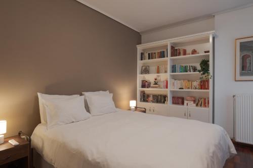 Spacious & central 2BR apt in Agia Paraskevi