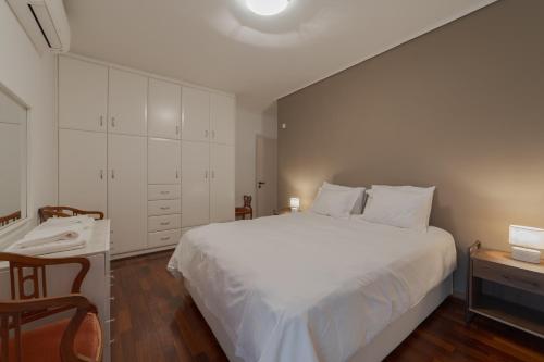 Spacious & central 2BR apt in Agia Paraskevi