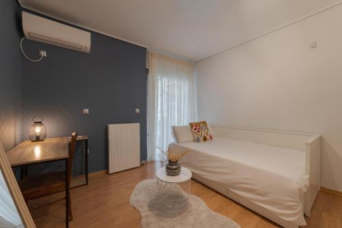 Spacious & central 2BR apt in Agia Paraskevi