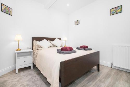 Private Hot Tub - Garden - Free Parking -2bdrm - 5ppl - Zen & Bubbles photo 10