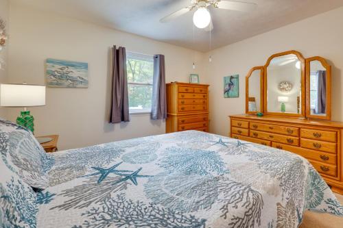 Postel nebo postele na pokoji v ubytování Lake Access, Tranquil Acreage Farnham Cottage