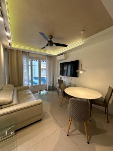 2 beds-2 full baths,AC, lift-balcony, parking