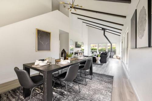 Χώρος καθιστικού στο Fairway Mountain Escape