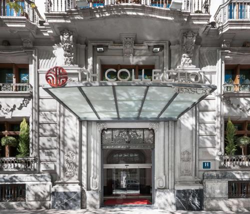 un edificio con un'insegna sulla facciata di NH Collection Madrid Abascal a Madrid