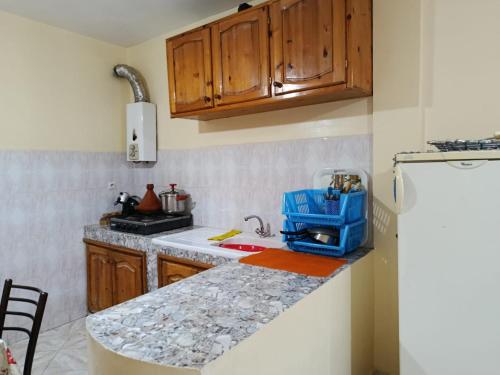 Η κουζίνα ή μικρή κουζίνα στο Maison de vaccances Raouia