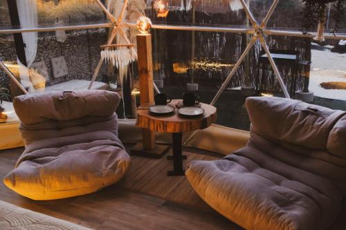 Posezení v ubytování Seed Domo Tarifa