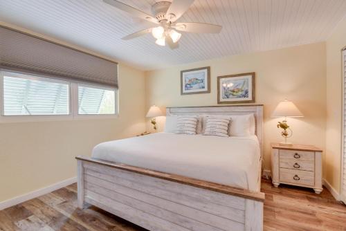 Postel nebo postele na pokoji v ubytování The Saint Martin Suite - Sunrise Suites