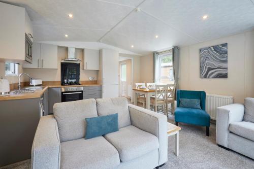 Host & Stay - Tarn Lodge photo 10
