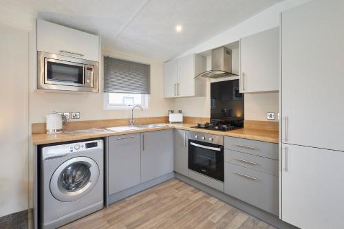 Host & Stay - Tarn Lodge photo 16