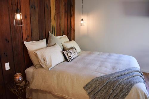 a bedroom with a large bed with white pillows at Copeland House in Copeland
