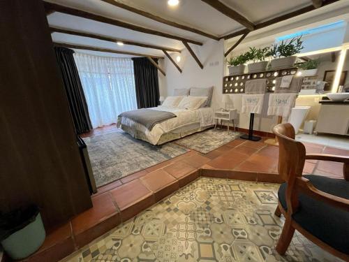 a bedroom with a bed and a table and a desk at Suite del hotel Blau in Sopo