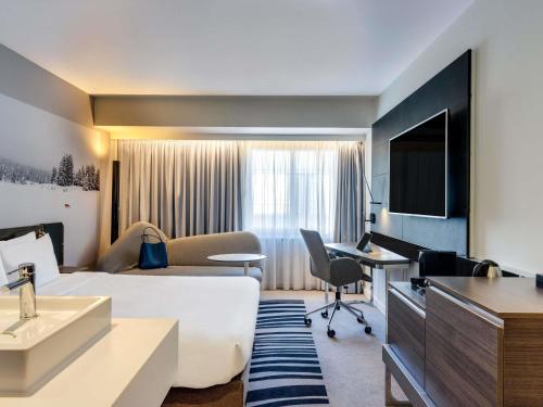 Executive Room with Queen Bed