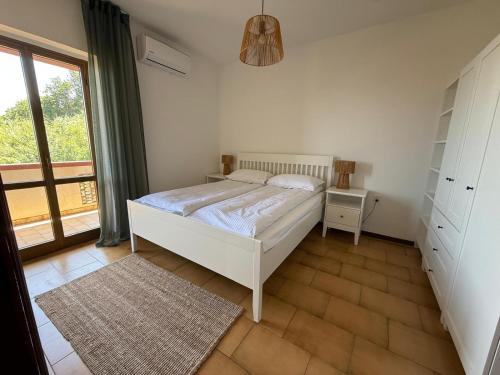 a bedroom with a white bed and a window at Alba Abruzzo in Fossacesia