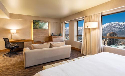 a hotel room with a bed and a desk at Hotel Regal Pacific Santiago in Santiago