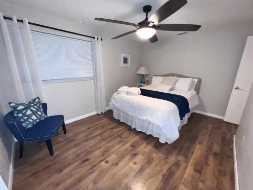 Postel nebo postele na pokoji v ubytování Kalm Retreat Peaceful 2br Near The Greene