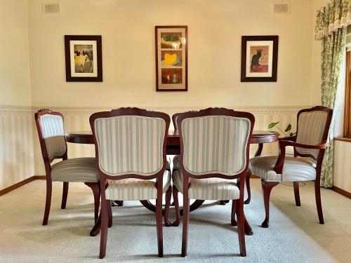 Galeriebild der Unterkunft Hillside Retreat With Pool in Flagstaff Hill