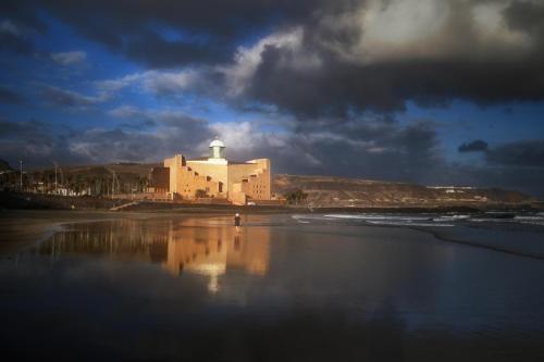 Playa de Las Canteras con PARKING GRATIS