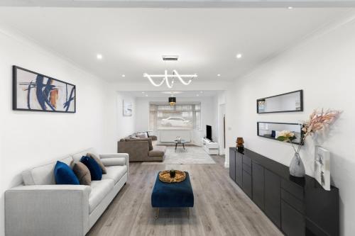 Fotografie z fotogalerie ubytování Modern 4-Bed Home Perfect for Groups in London v destinaci Stone Grove