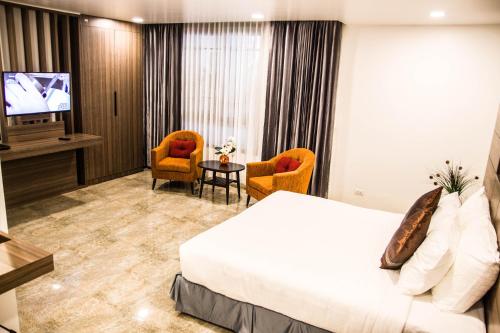 Televisyen dan/atau pusat hiburan di Family Boutique Hotel