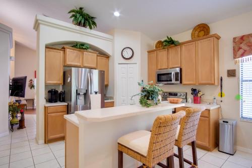 Sunny Villa w/ Lanai: 17 Mi to Disney! photo 17