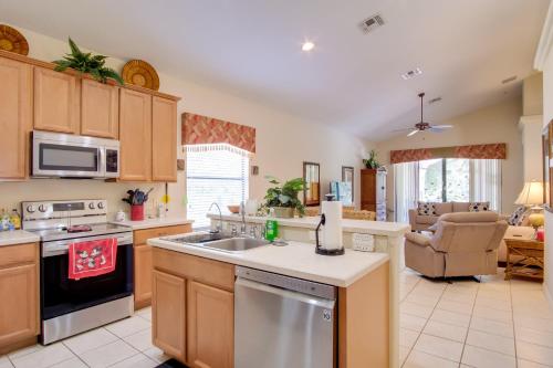 Sunny Villa w/ Lanai: 17 Mi to Disney! photo 16