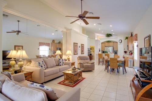 Sunny Villa w/ Lanai: 17 Mi to Disney! photo 7