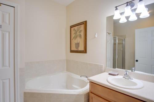 Sunny Villa w/ Lanai: 17 Mi to Disney! photo 24