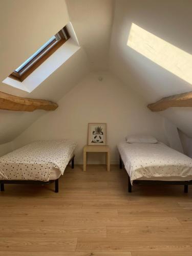 Ένα ή περισσότερα κρεβάτια σε δωμάτιο στο Home Tavers