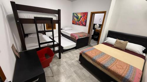 Ένα ή περισσότερα κρεβάτια σε δωμάτιο στο Coffee House Minca