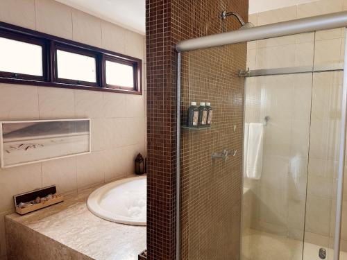 Koupelna v ubytování Casa Ilha| beira mar, piscina aquecida, 4 suítes