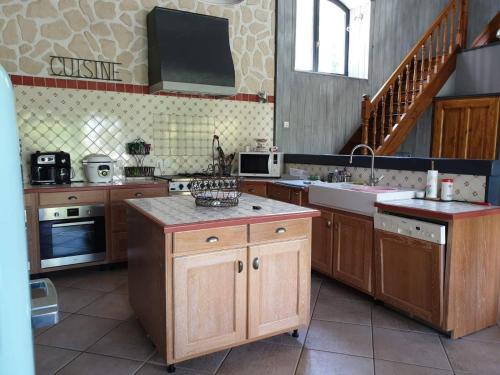 Η κουζίνα ή μικρή κουζίνα στο La grange