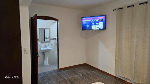 Ένα μπάνιο στο Casa Bigosh