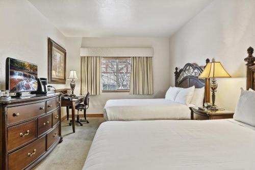 Postel nebo postele na pokoji v ubytování Relaxing Double Queen Suite Near Park City & Sundance Ski Resorts - 2020
